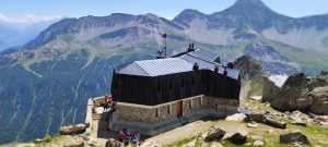 Rifugio Monzino 2590 MT